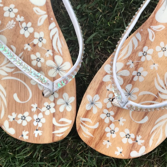 RARE!  Japanese/ Hawaiian Comfortable carved wood style floral sandals Size 10 - Picture 1 of 12